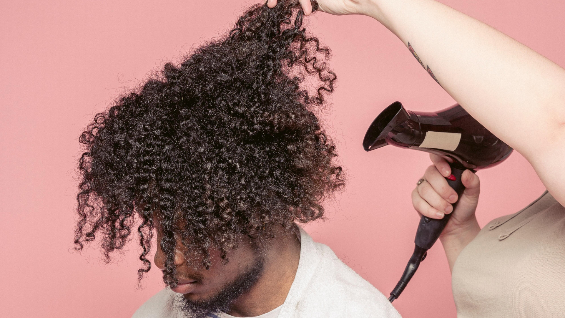 Pourquoi éviter les sèche-cheveux et les fers à lisser ?