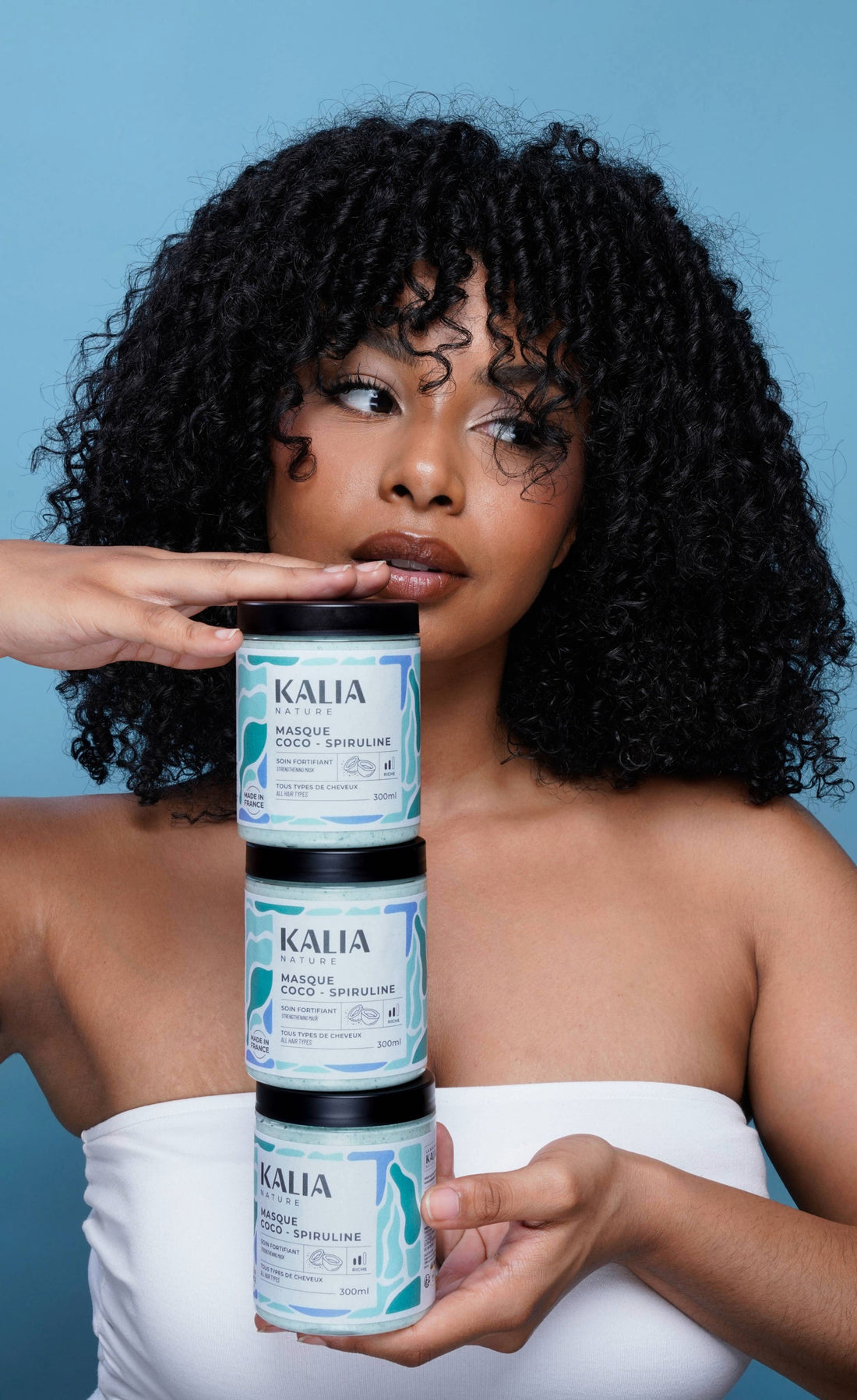 photo d'une modèle avec des masques coco-spiruline kalia nature