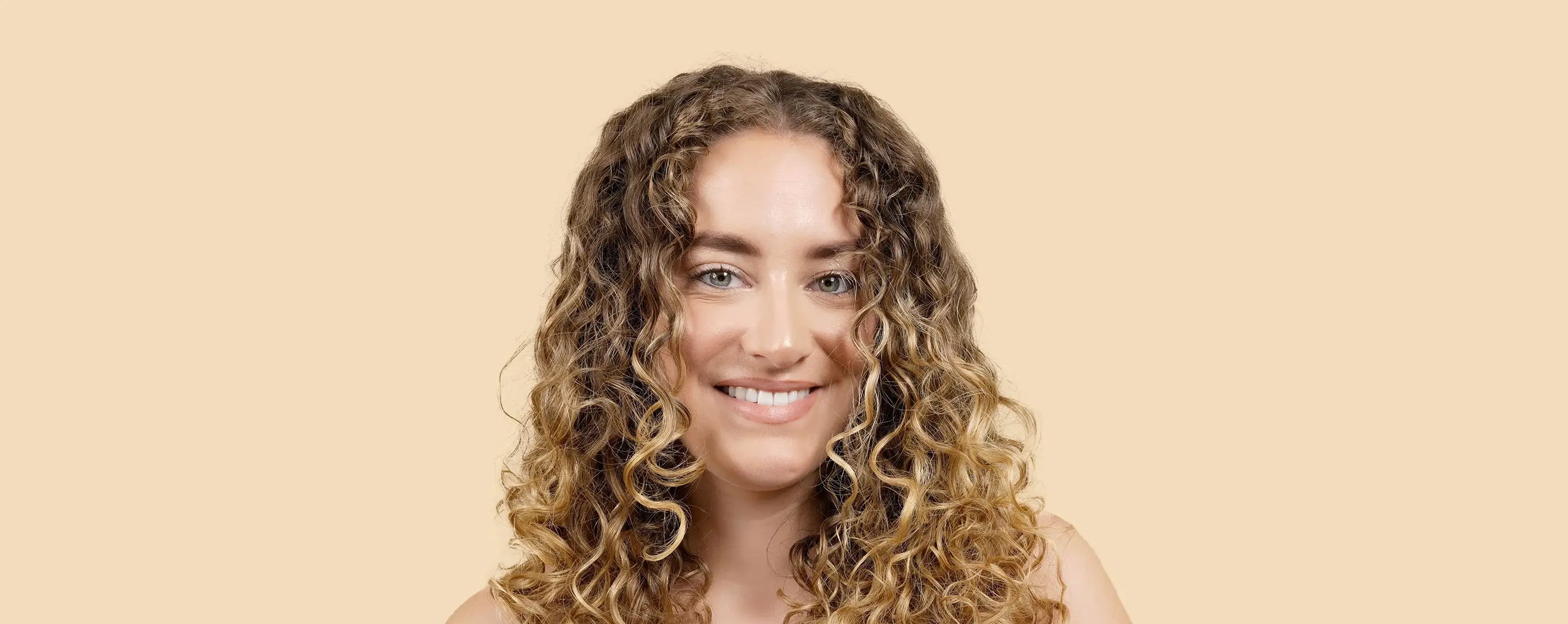 photo cheveux bouclés après d'un modèle