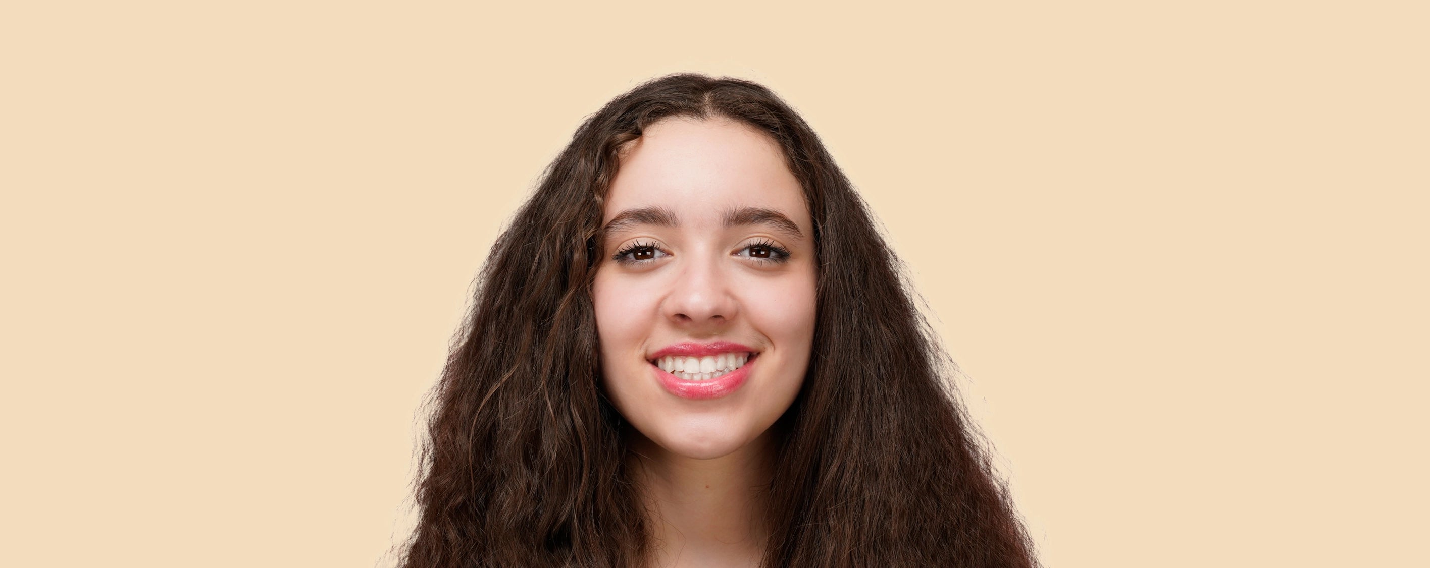 Photo model cheveux ondulés d'un avant/après