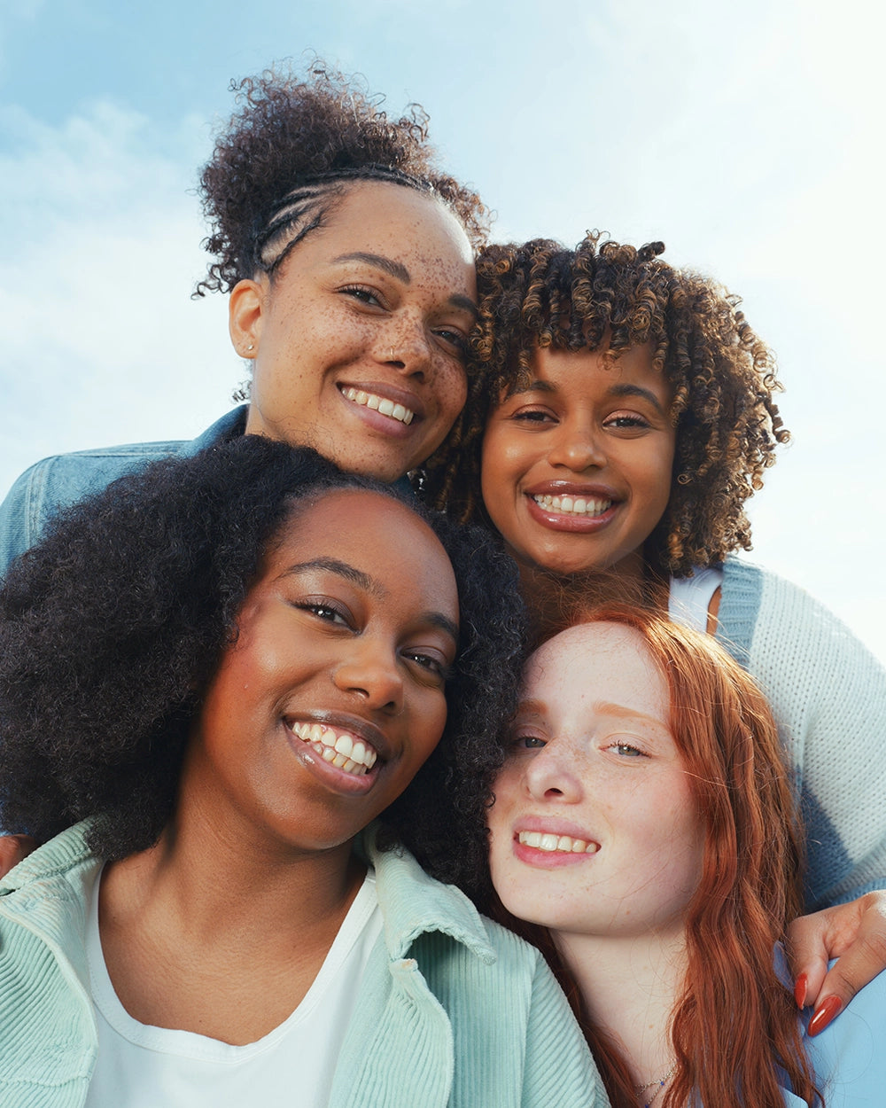 4 modèles avec 4 types de cheveux (ondulé à crépu) de chez Kalia Nature