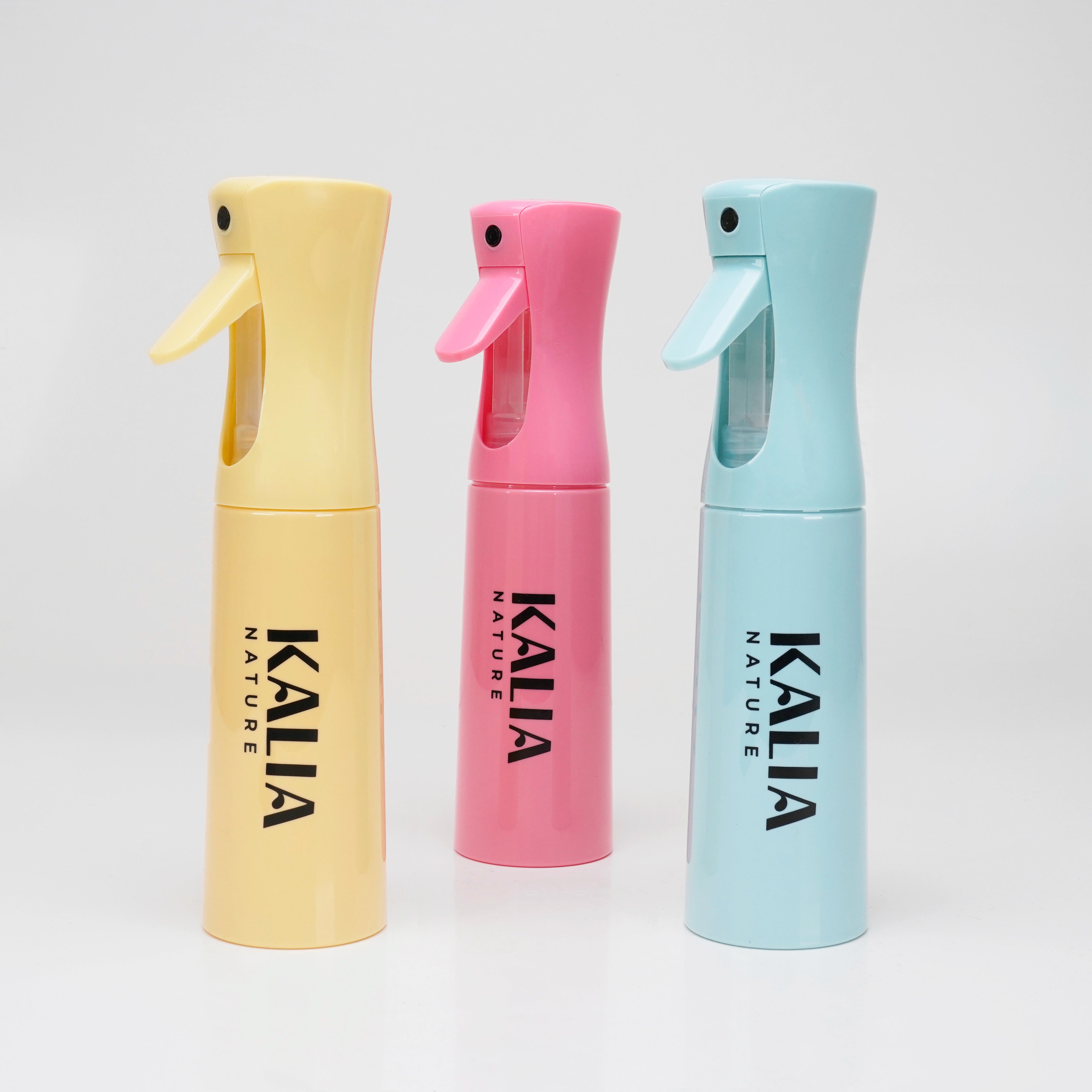 Photo des 3 sprays proposés par Kalia Nature. Vaporisateurs qui diffusent une fine brume.