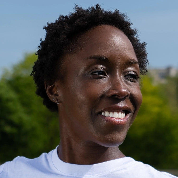 Photo d'un modèle aux cheveux crépus