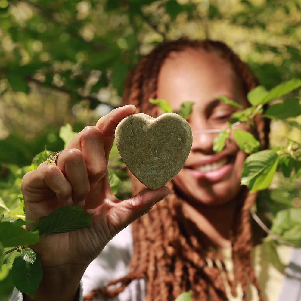 photo model avec un produit 