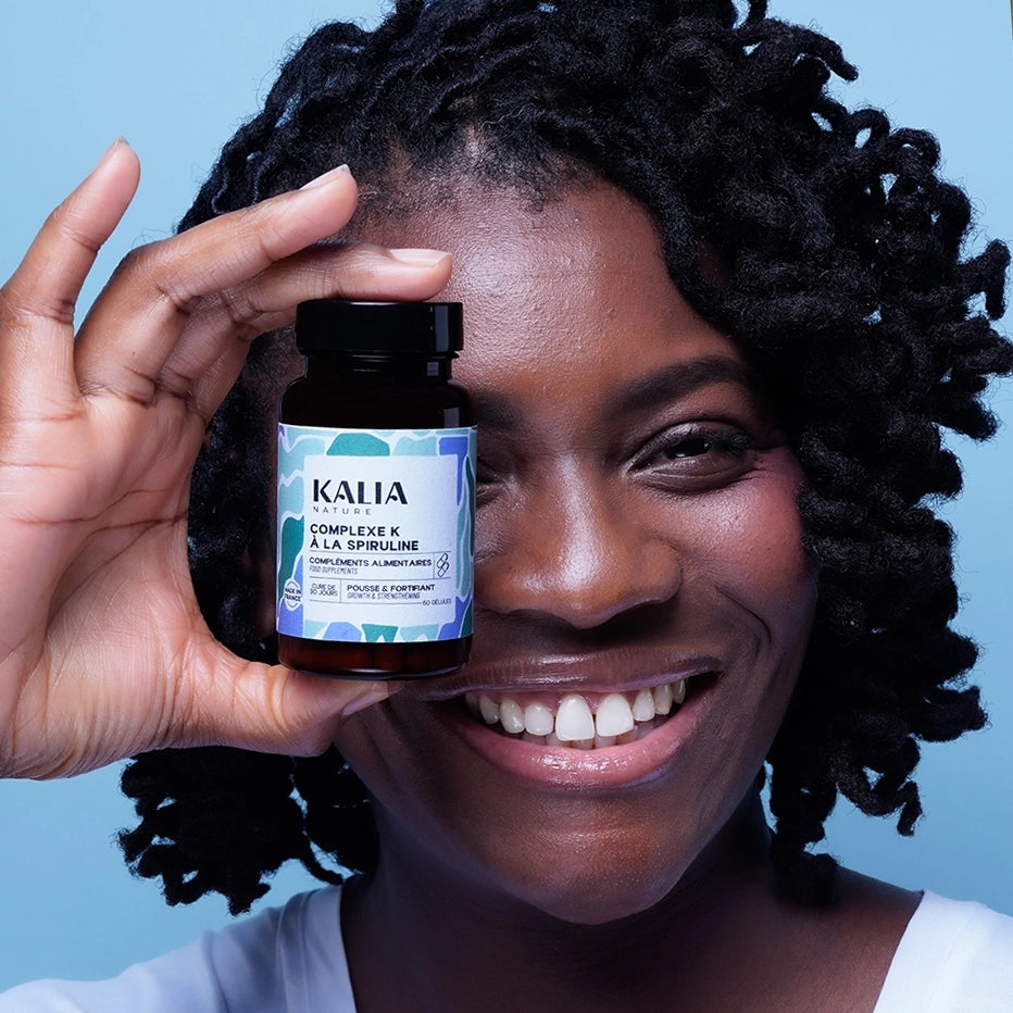 photo model avec le nouveau produit un complément alimentaire - le complexe k à la spiruline kalia nature