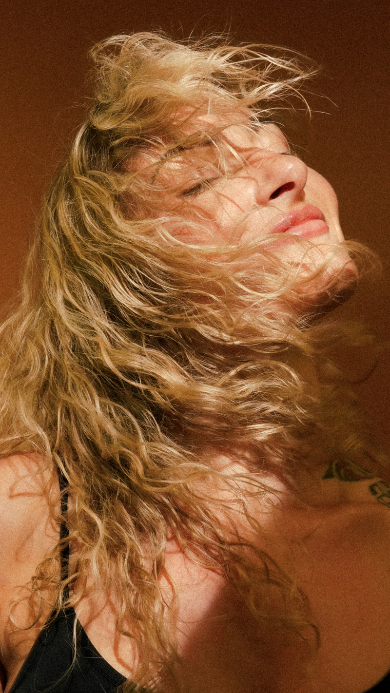 model cheveux ondulés