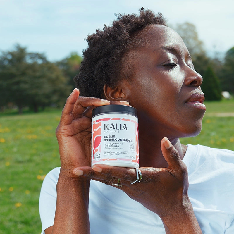 Crème d’Hibiscus 3-en-1 Kalia Nature – soin hydratant, nourrissant et coiffant pour cheveux texturés.