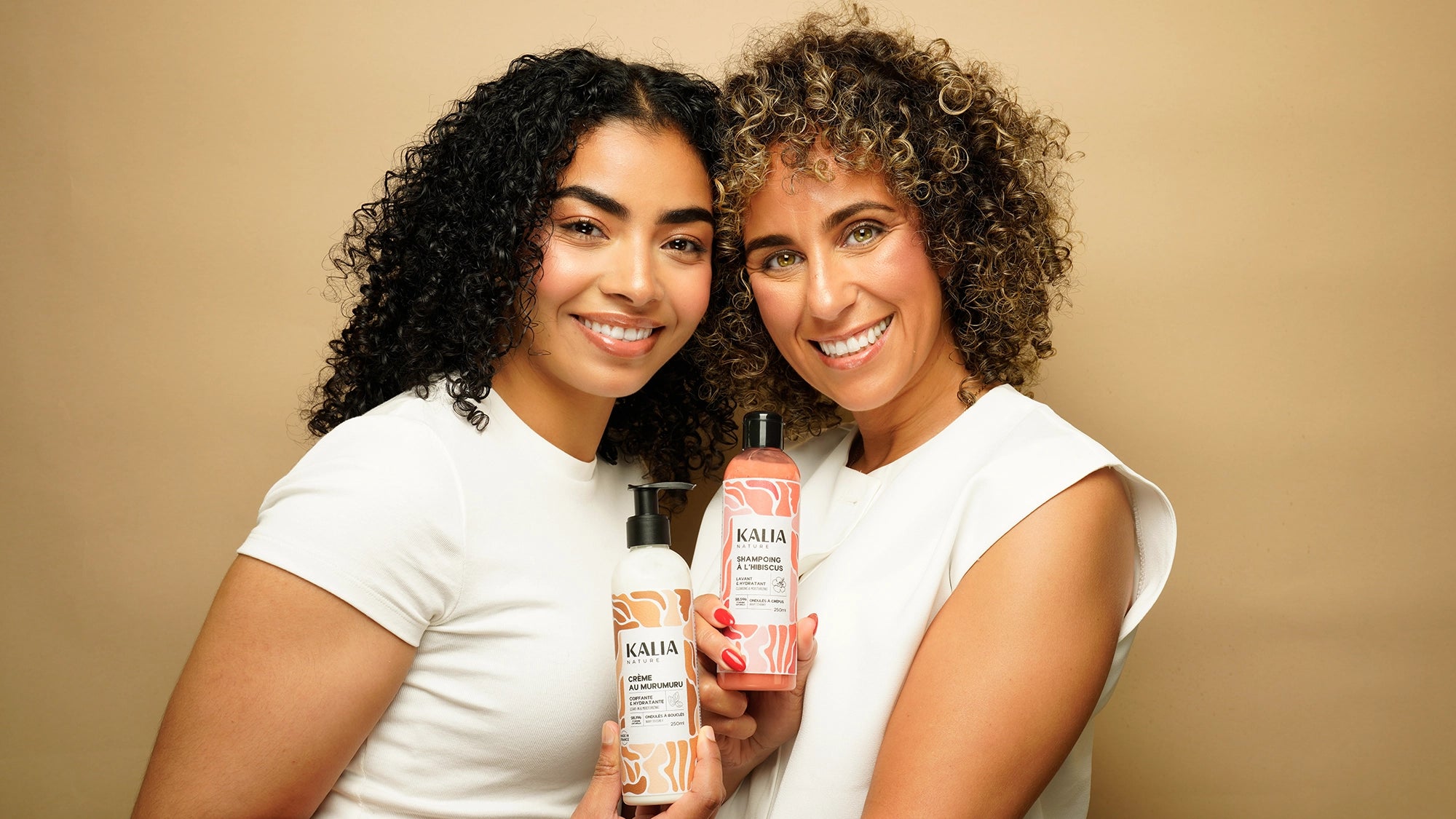 Photo avec modèles Kalia Nature avec les deux nouveautés 