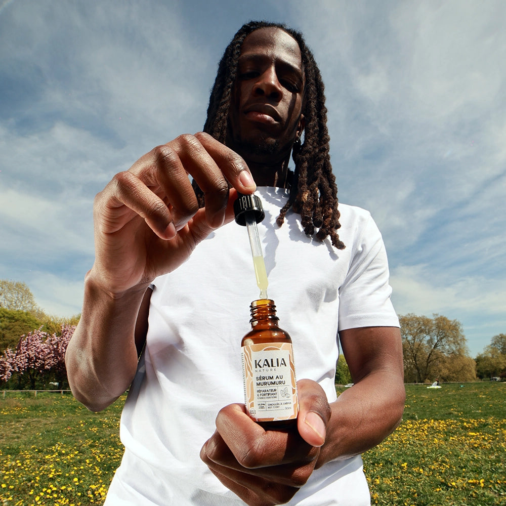 photo model avec un produit kalia nature